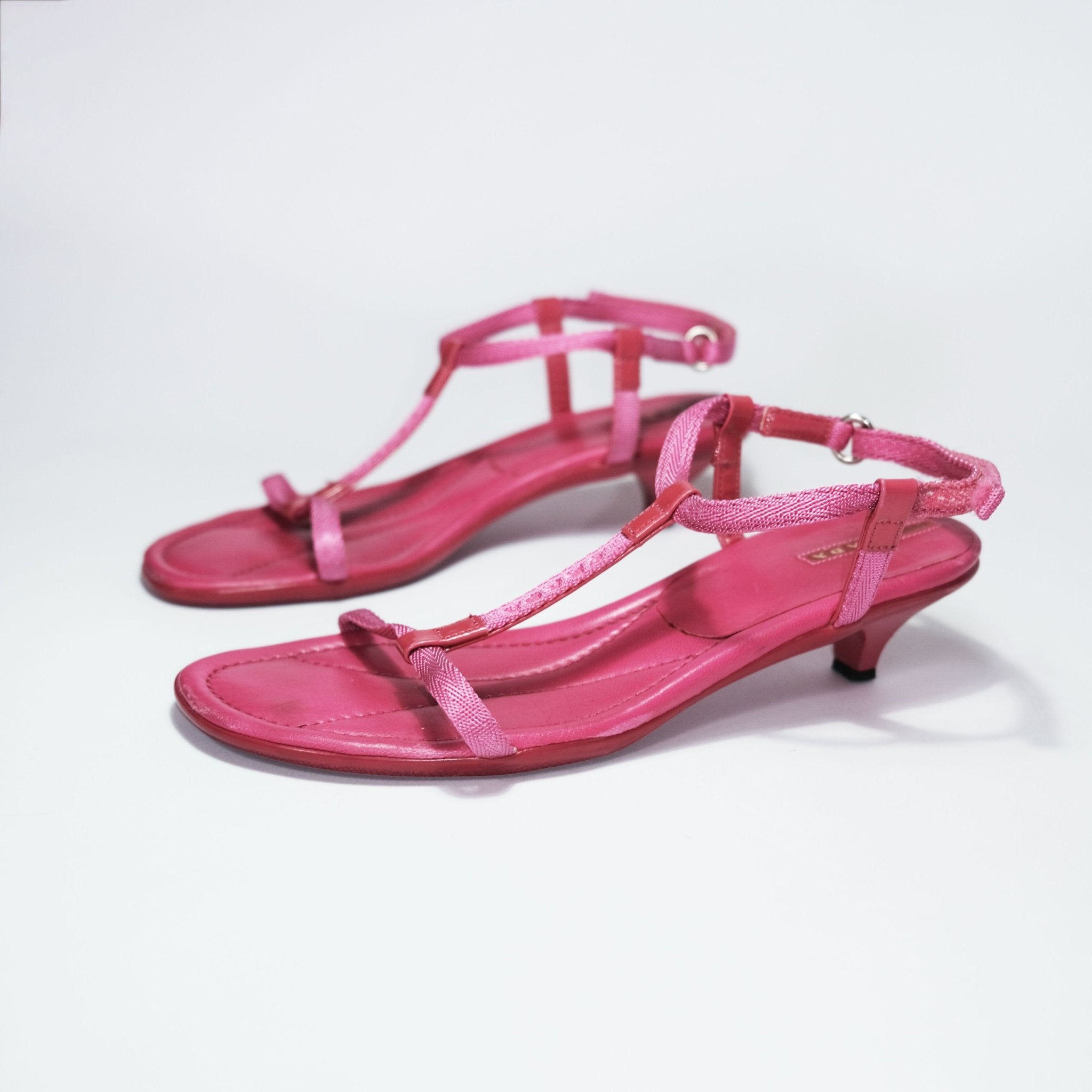 靴 PRADA S/S 2000 kitten heels S/S 2000 Kitten Heel – Marimaria Vintage