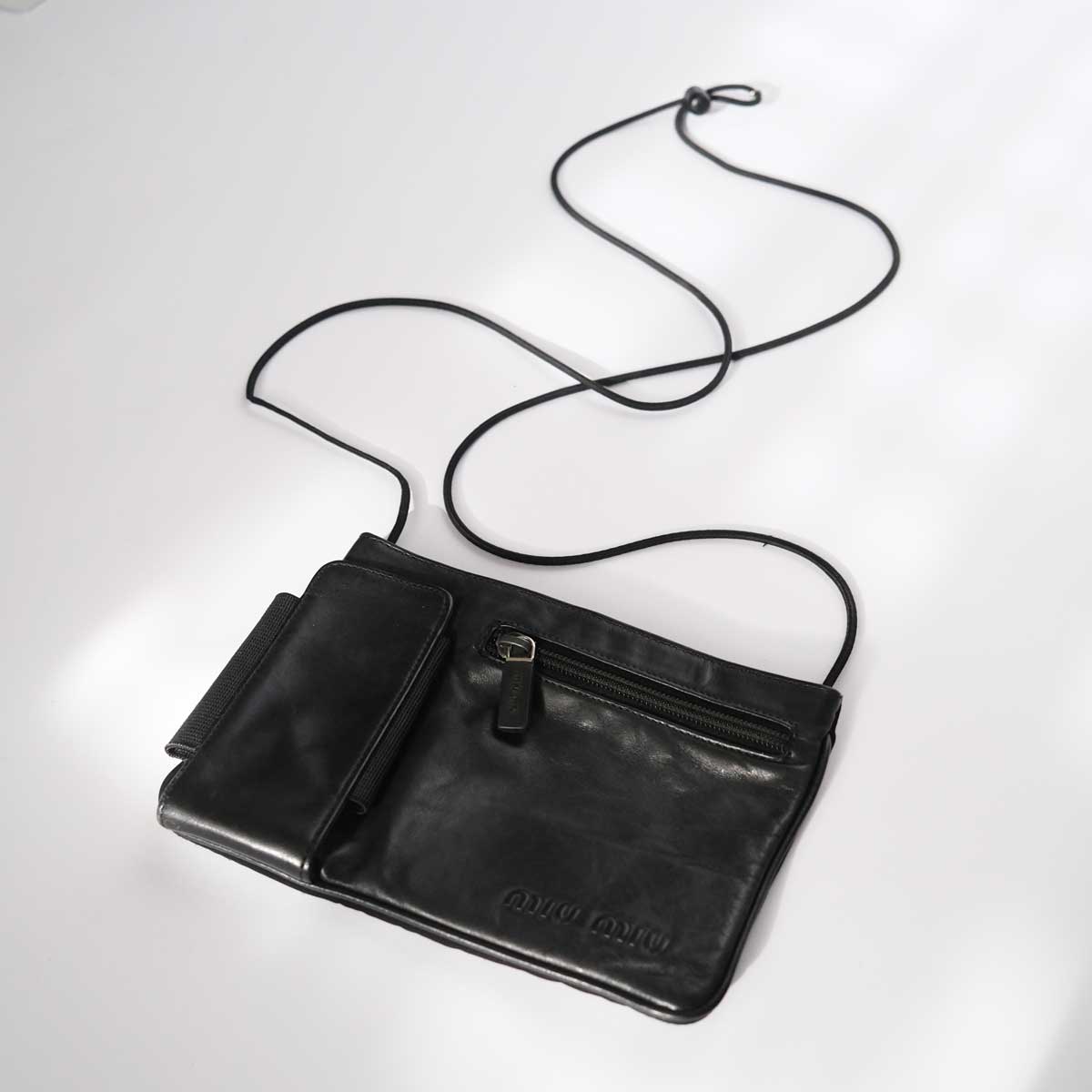 バッグ FW1999 MIU MIU DOCKING BODY BAG archive 1999 Miu Miu Leather Cross Body Bag in Black | Vintage Miu Miu