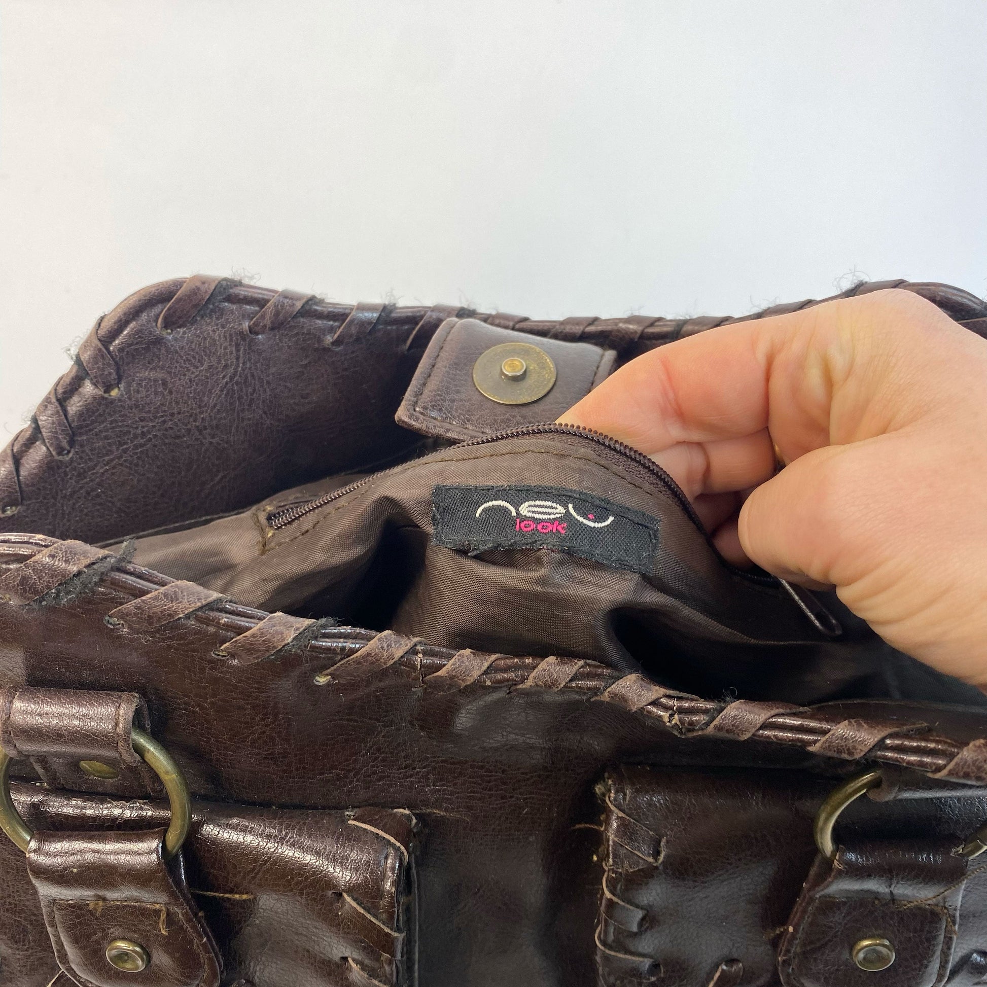 00's silverado Style Shoulder Bag in Brown 