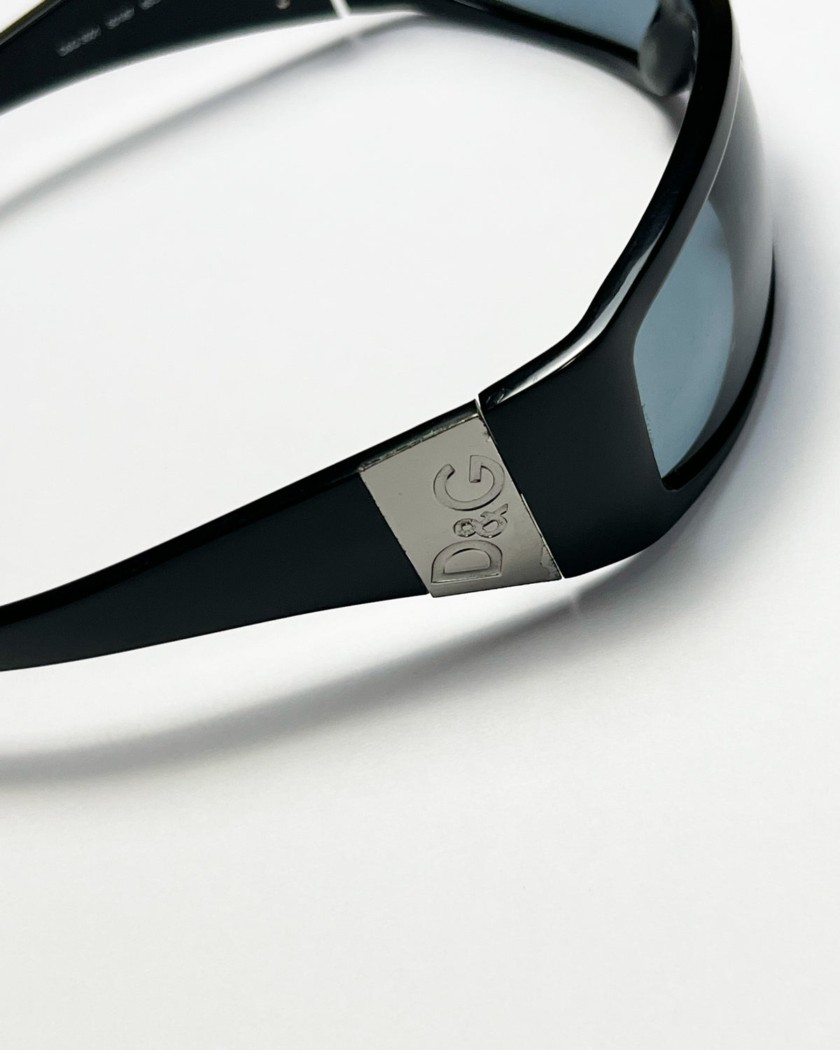 00's Dolce & Gabbana wrap-around sunglasses in Black
