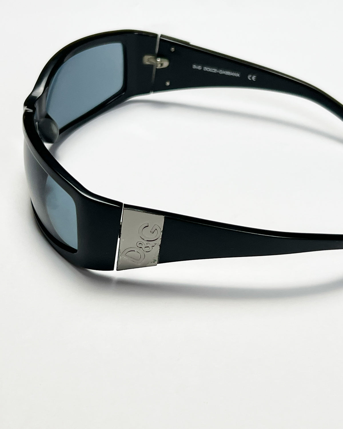 00's Dolce & Gabbana wrap-around sunglasses in Black