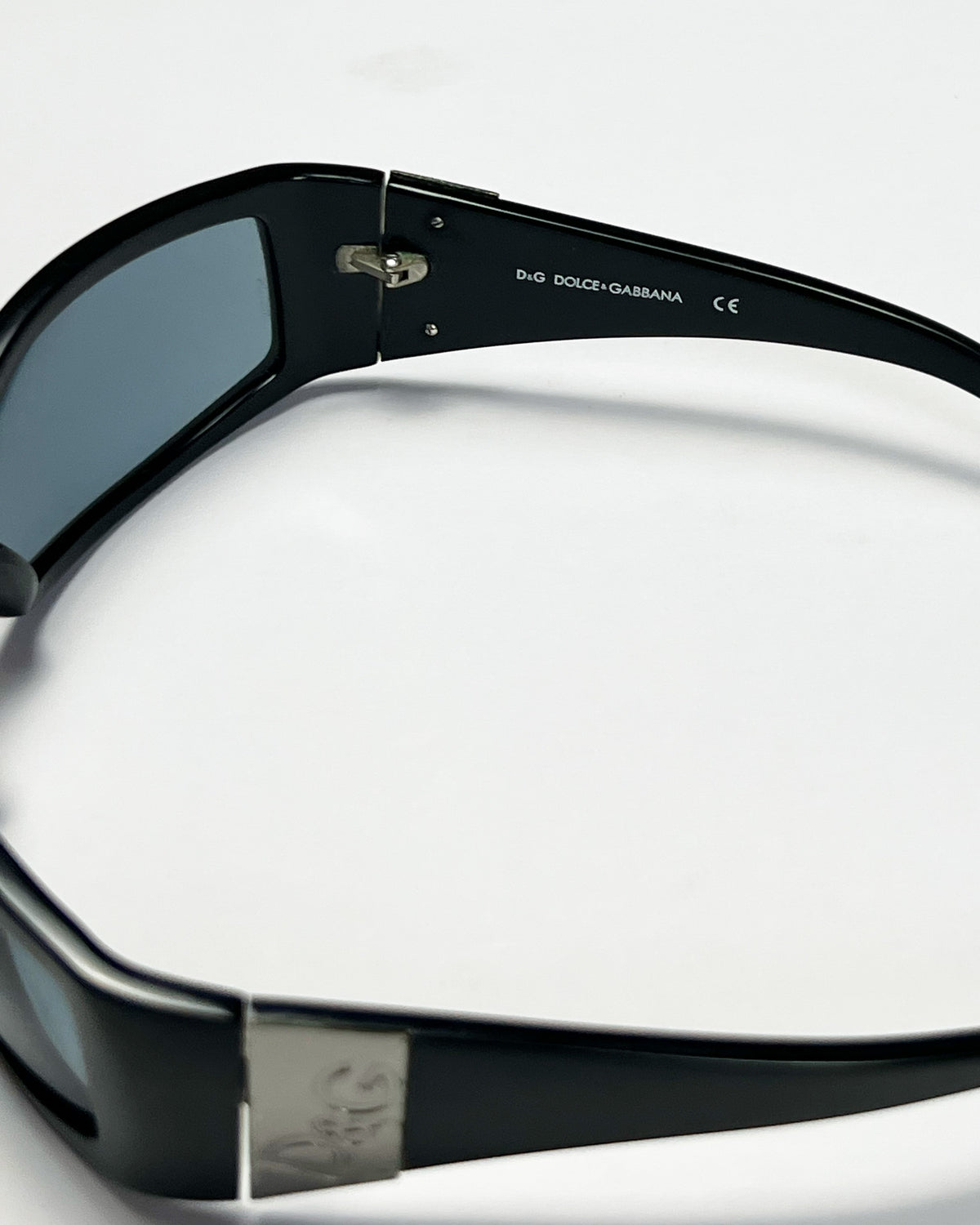 00's Dolce & Gabbana wrap-around sunglasses in Black