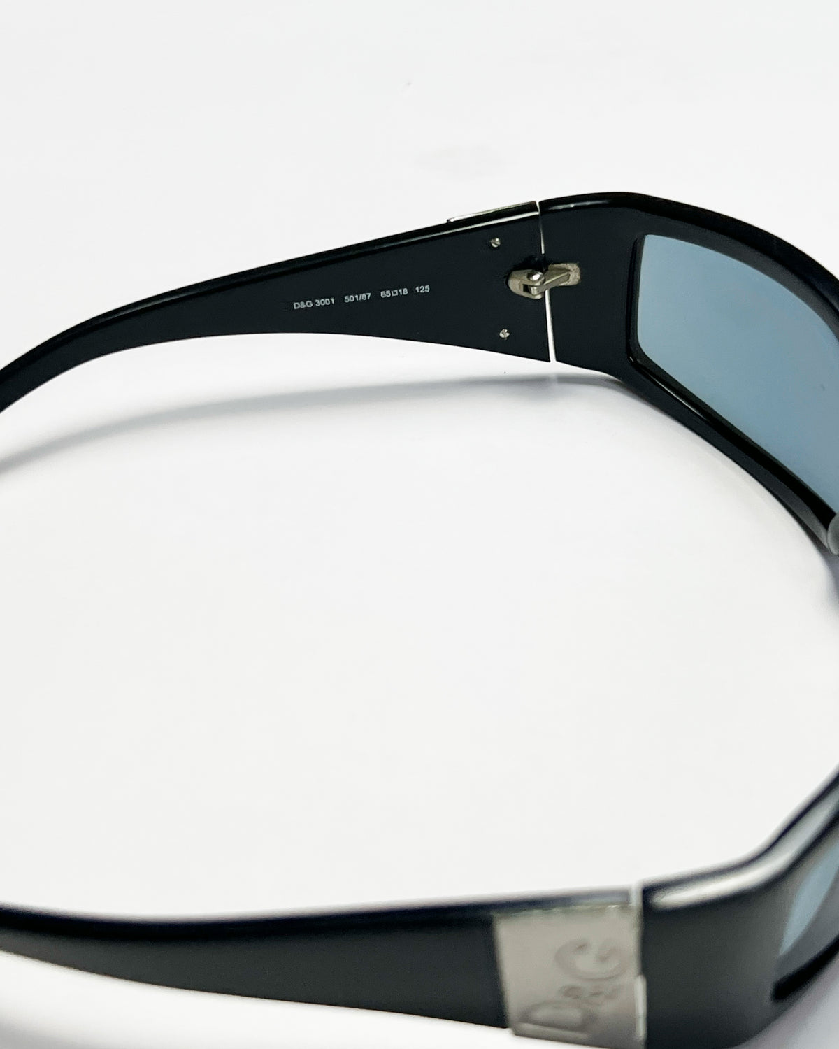 00's Dolce & Gabbana wrap-around sunglasses in Black