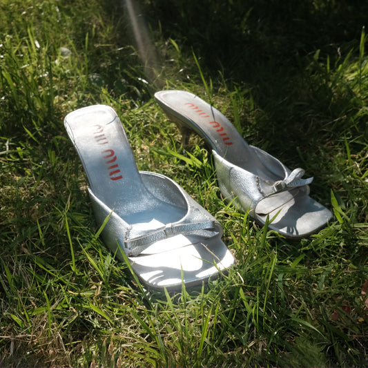 90's Miu Miu Leather Kitten Heel Mules with Bow in Silver - UK 5 