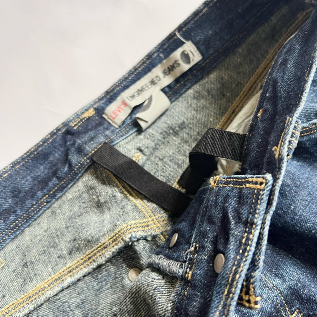 Vintage Levis Engineered Twisted Seam Jeans - W33