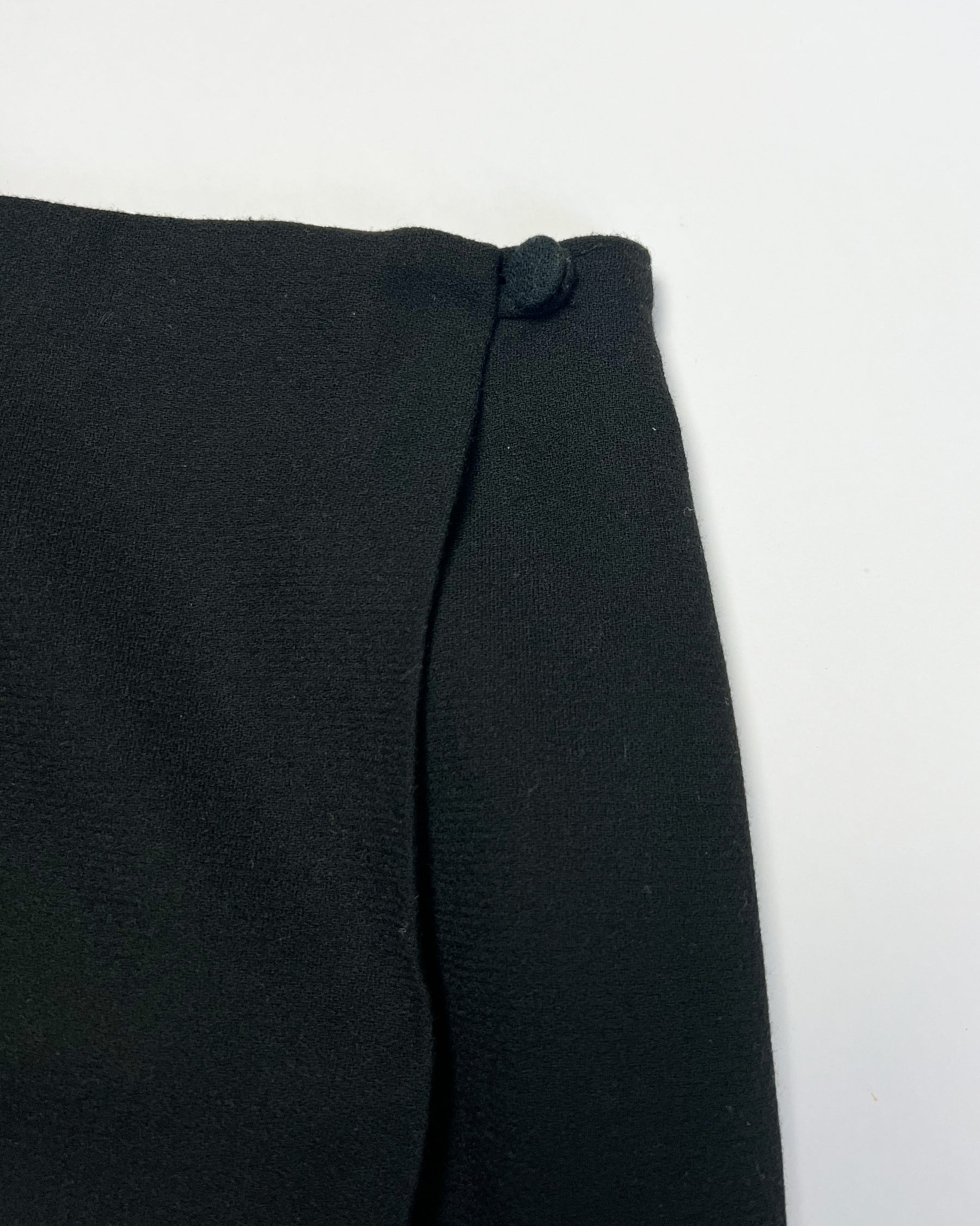 90's Black Wrap Knee Length Skirt in Black - XS