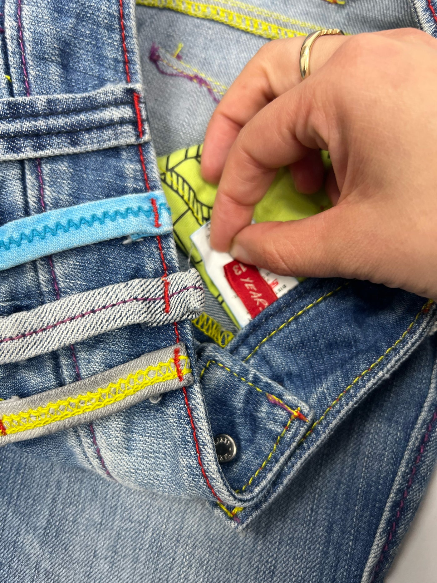 00's Miss Sixty Capri Jeans with Statement Belt Loops - W26
