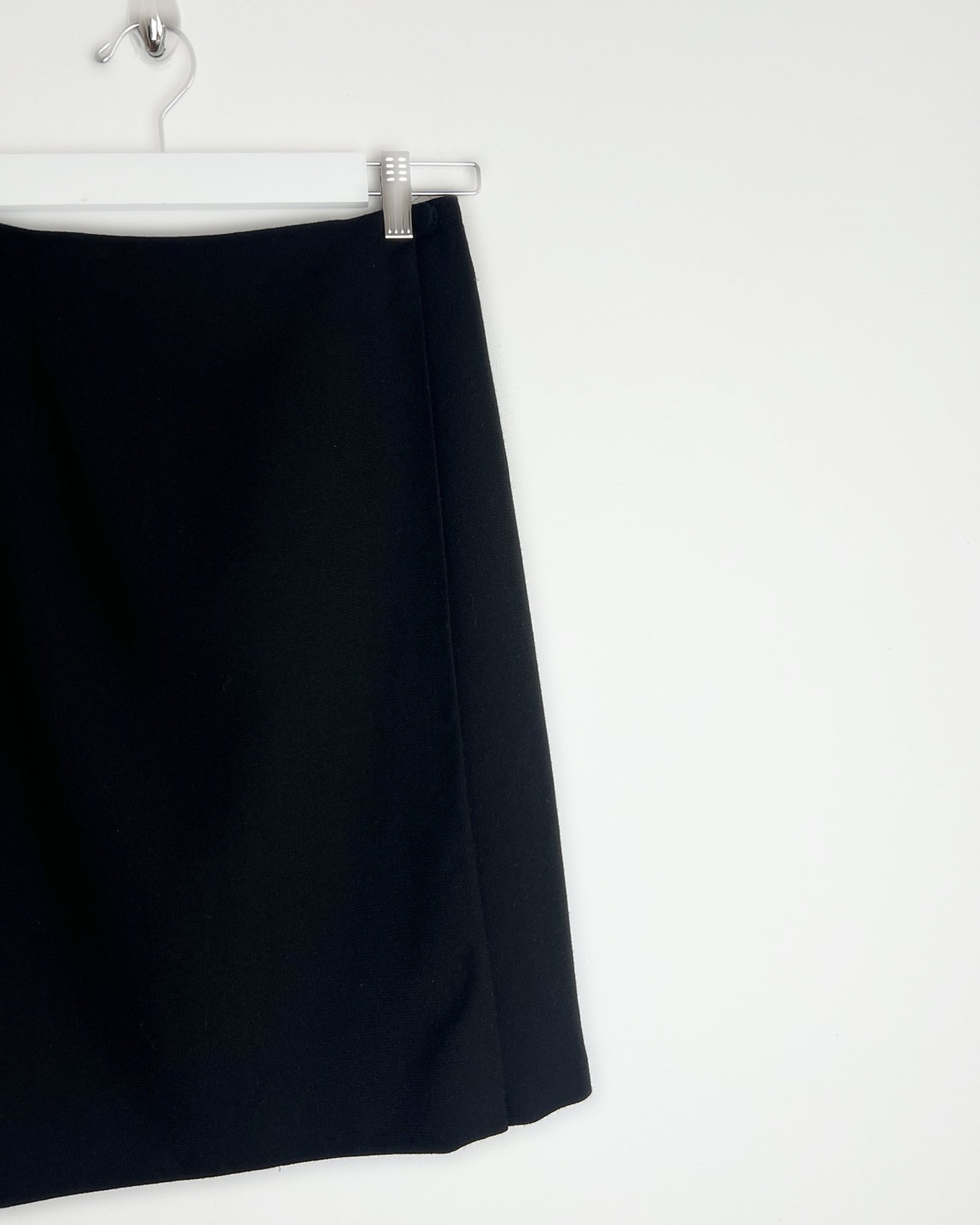 90's Black Wrap Knee Length Skirt in Black - XS