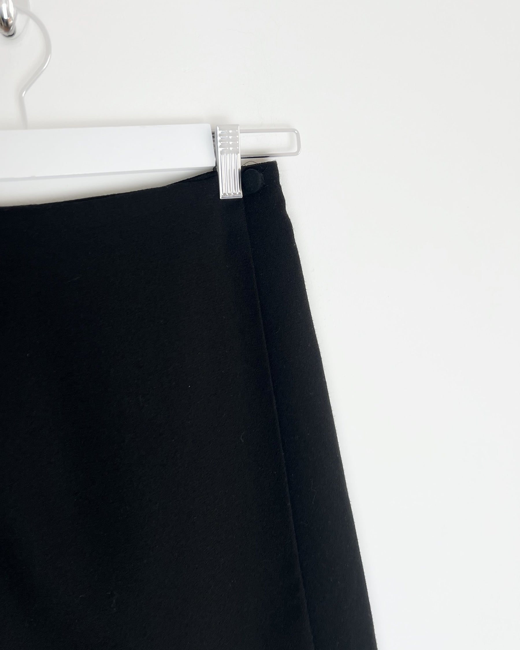 90's Black Wrap Knee Length Skirt in Black - XS