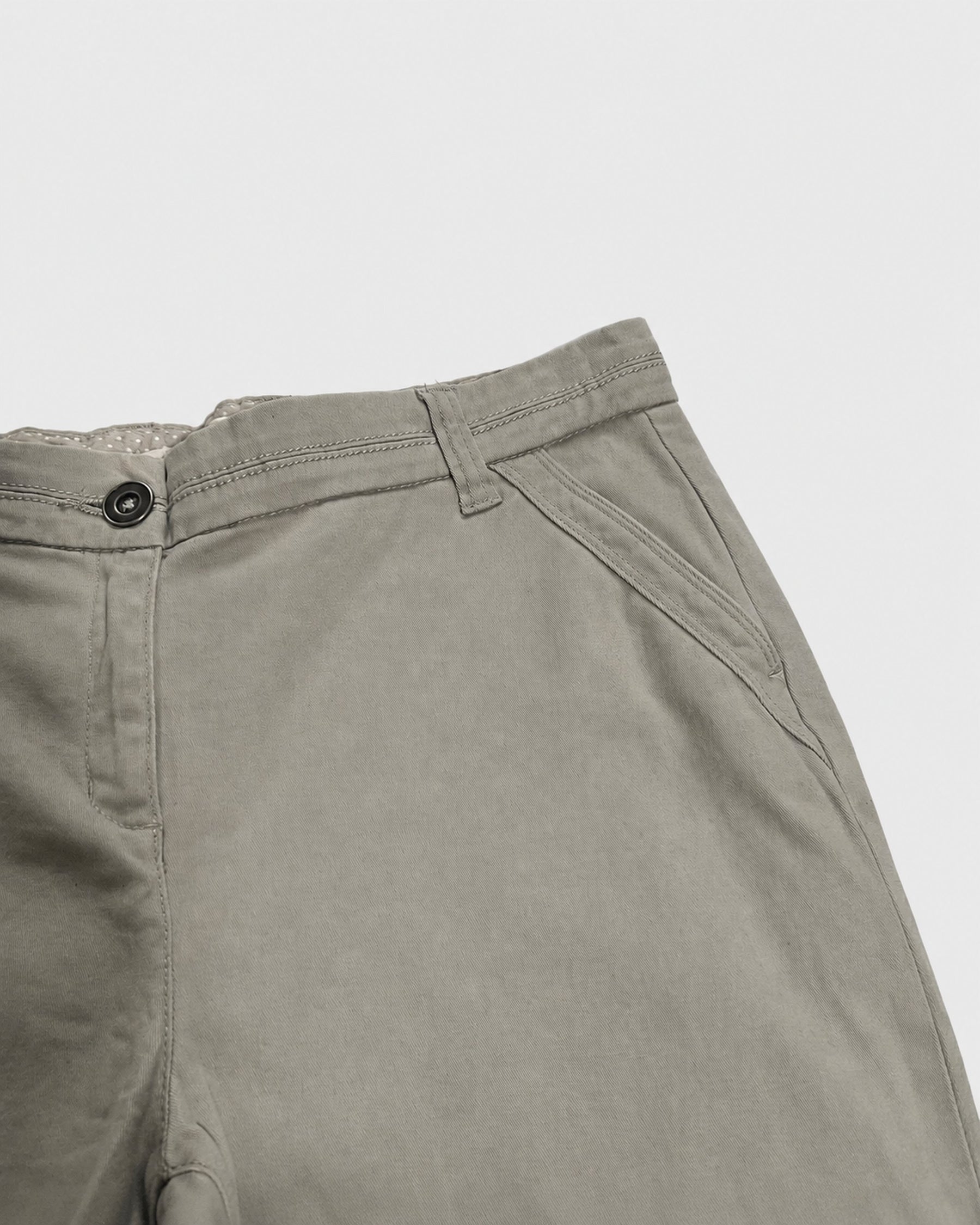 00's Mid Rise Capri Pants in Biege - W30