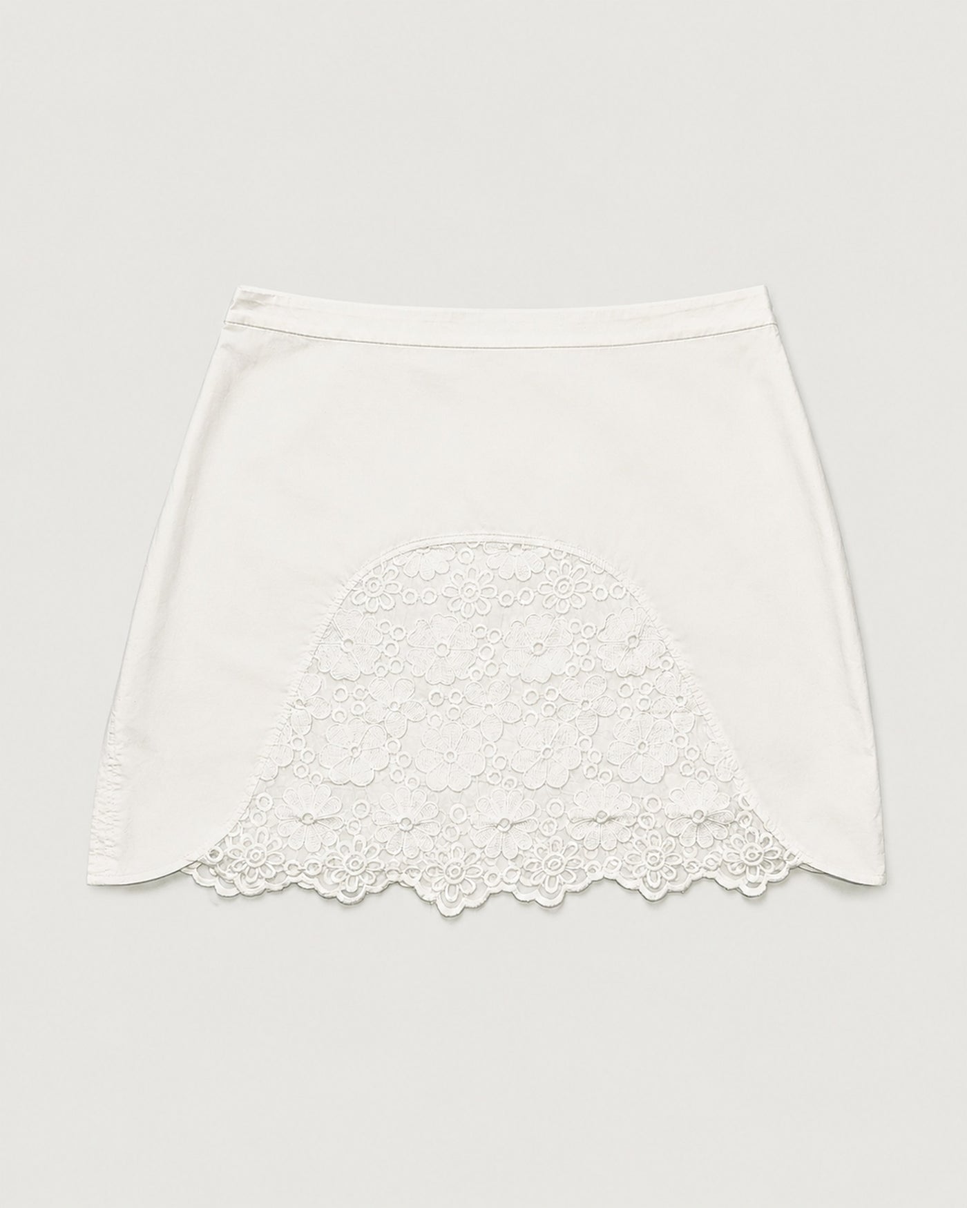 00's Chloé Lace Mini Skirt in White - W33