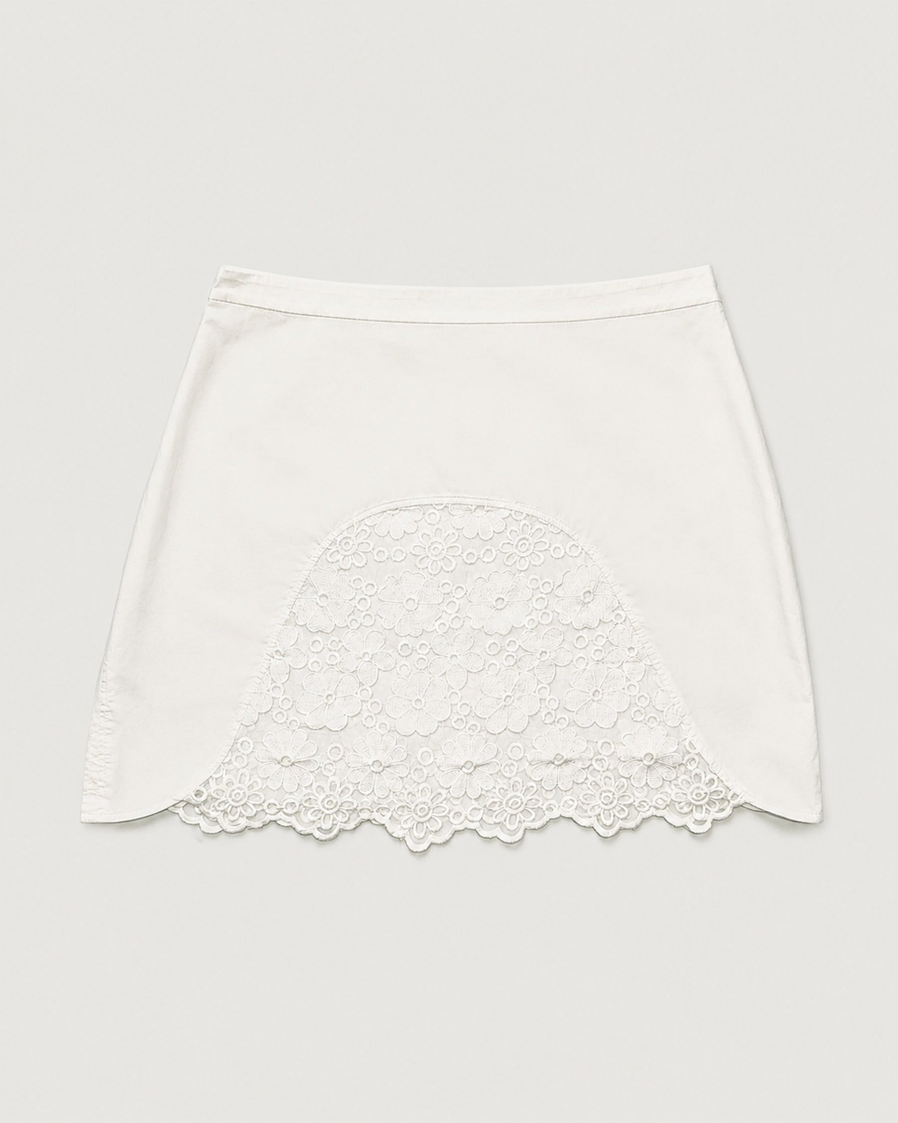 00's Chloé Lace Mini Skirt in White - W33