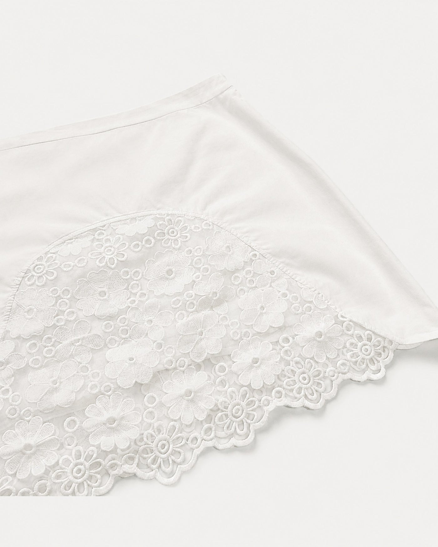 00's Chloé Lace Mini Skirt in White - W33