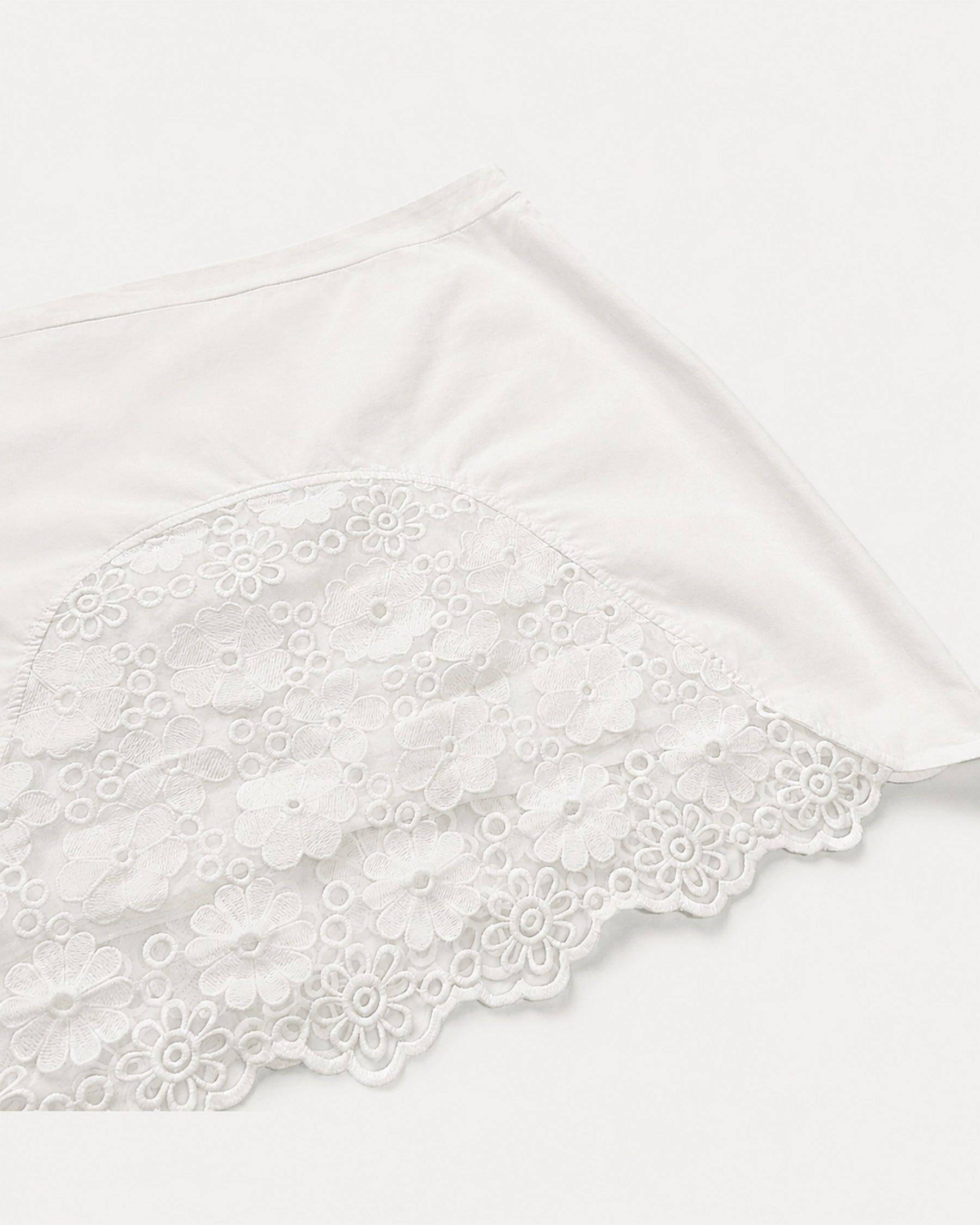 00's Chloé Lace Mini Skirt in White - W33