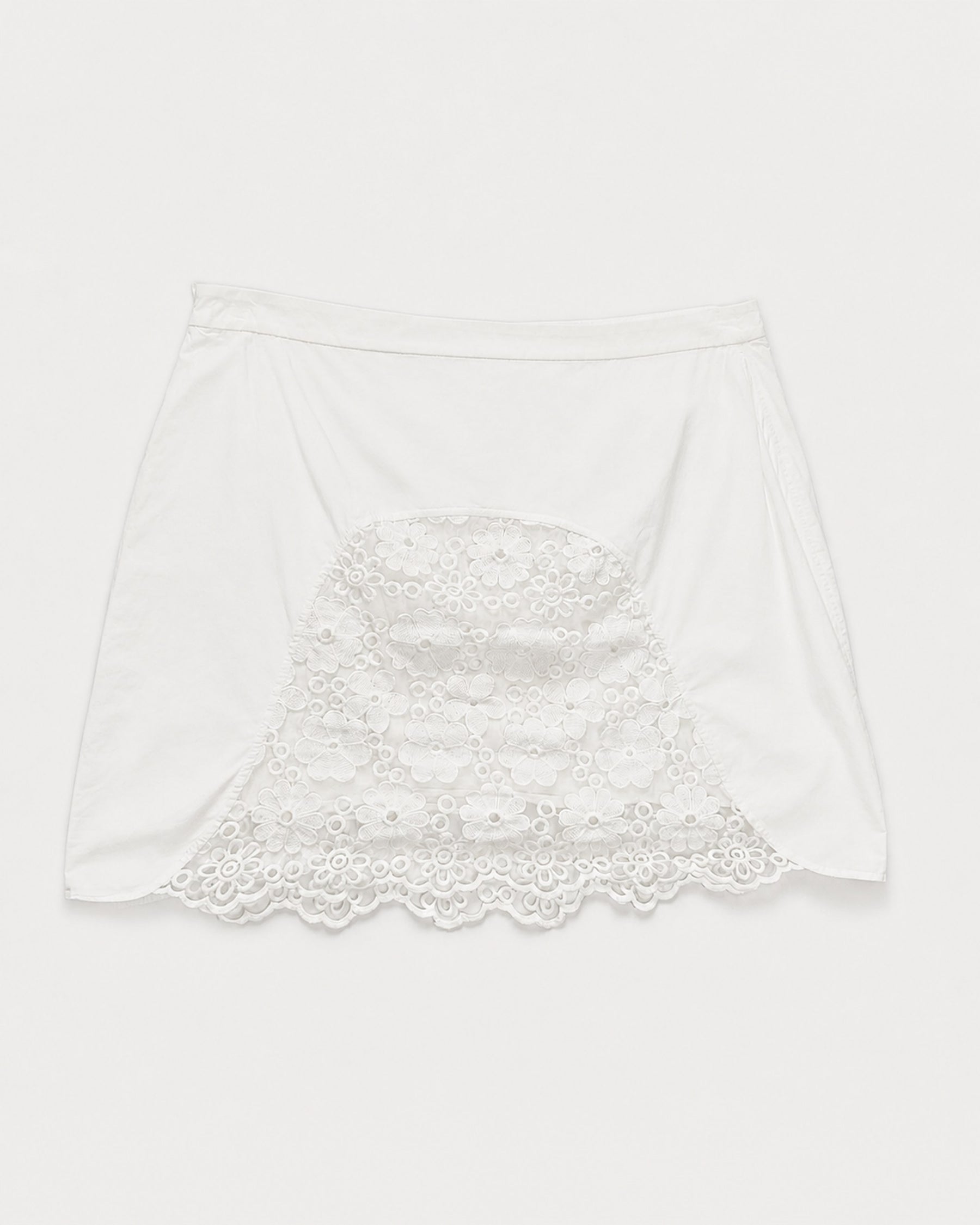 00's Chloé Lace Mini Skirt in White - W33